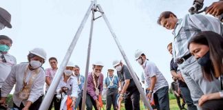 Department of Human Settlements and Urban Development secretary Jose Rizalino “Jerry” Acuzar, Mayor Jerry Treñas, Cong. Julienne Baronda, Vice Mayor Jeffrey Ganzon, other city officials, and representatives from Pag-IBIG led the groundbreaking for the Uswag Residential Complex in Barangay San Isidro, Jaro district on Friday, Sept. 30. JERRY TREÑAS/FB PHOTO