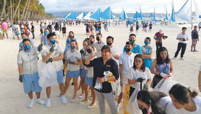 A total of 245 individuals consisting of employees from various hotels and restaurant chains located in the island's Station 1 participated in the “High 5 Boracay” cleanup drive on Friday, Nov. 11. Tourists also volunteered to pick up any trash found along the beachfront. DOMINIQUE GABRIEL G. BAÑAGA PHOTO