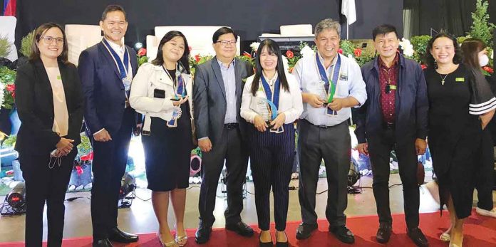 (From left) Dyna Rose G. Tibubos, Aklan Provincial S&T director; Joseph Edgar M. Sarrosa, technical committee chairman and member of the Board of Directors of Negros Prawn Producers Cooperative (NPPC); Irene Isadora Joy C. Dela Cruz of Filbake Food Corporation; Engr. Rowen R. Gelonga, DOST VI regional director; Roselyn C. Usero, NPPC laboratory head; Paul Felipe “Philip” S. Cruz, president of Herbanext Laboratories Inc.; Engr. Allan Francis T. Dara-ug, Negros Occidental Provincial S&T director; and May Rose O. Suerte, head of the DOST VI Technology Transfer and Commercialization Section