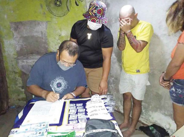 Drug suspects Regina Escosio and Alvin Cristales (first and second from right, respectively) yielded 1,250 grams of shabu worth P8.5 million during a buy-bust operation in Purok Bolinao, Barangay 1, Bacolod City on Oct. 13, 2022. PRO-6 PHOTO