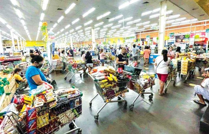 Inflation — the rate of increase in the prices of consumer goods and services — soared to 7.7% in October from 6.9% in September. GMA NETWORK PHOTO