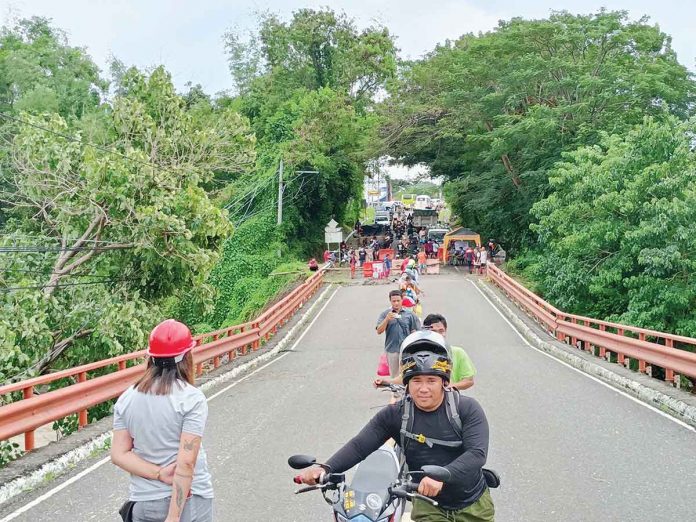 The Oyungan Bridge in Miag-ao, Iloilo remains impassable to vehicles. People may, however, cross it on foot. Motorcycles are also allowed to cross the bridge but drivers must tow them; their engines must be switched off because vibrations from motor vehicles could contribute to the bridge’s instability. AJ PALCULLO/PN