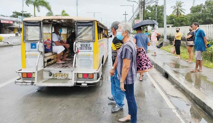 Photo shows passengers waiting for provincial jeepneys in front of the Ungka Terminal in Brgy. Ungka, Jaro, Iloilo City. Under the Local Public Transport Route Plan, provincial jeepneys are prohibited from entering the city. ARNEL JOHN PALCULLO/PN