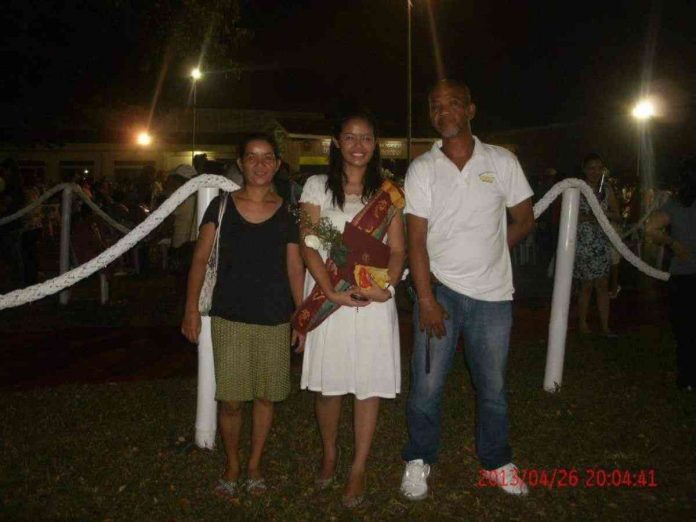 Shayne with her parents during her graduation in BS Management at the University of the Philippines Visayas (UPV), with the assistance of SM Foundation Inc. (SMFI)