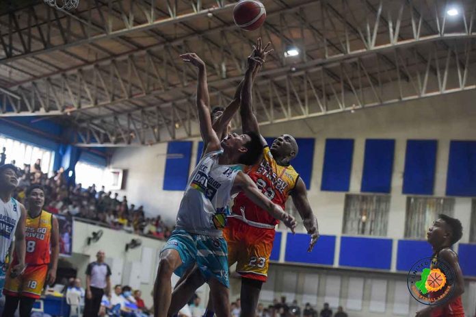 Arnaud Noah of Let’s Go Strived–CSA-B battles two Team Davies Paint-LCC-B players for the rebound. PHOTO COURTESY OF STEPHEN TAN