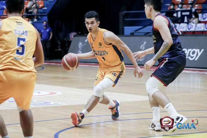 Jose Rizal University Heavy Bombers’ Marwin Dionisio dribbles the ball while being defended by a Colegio de San Juan de Letran Knights player. NCAA PHOTO