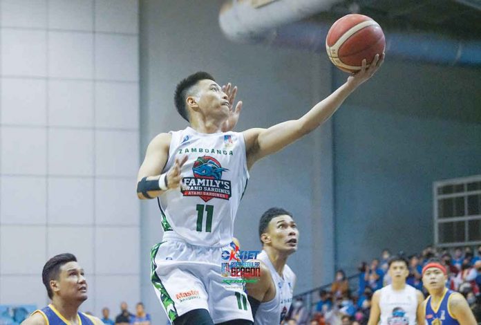 Jaycee Marcelino carries the fight for Zamboanga City Family Brand Sardines in their MPBL Southern Division semifinals Game 1 win over Bacolod BingoPlus. MPBL PHOTO