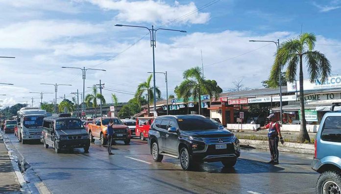 Iloilo City Public Safety and Transportation Management Office (PSTMO) personnel are not allowed to go on holiday break from Dec. 1 to 31 to make sure streets are well-managed in anticipation of the holiday traffic, according to office chief Jeck Conlu. Photo shows two traffic aides directing the flow of vehicles in front of the transport terminal in Barangay Ungka, Jaro district. AJ PALCULLO/PN