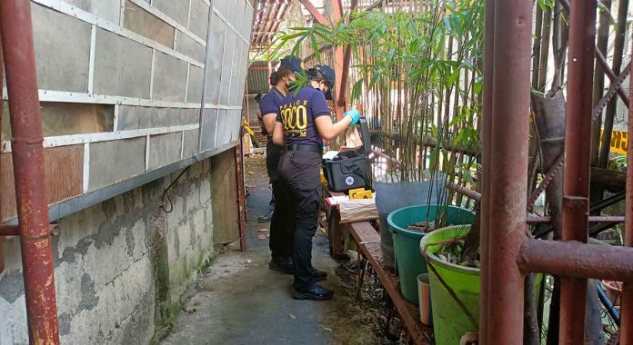 A man suffered fatal injuries to his head and neck and both shoulders were cut in a hacking incident in Barangay Bakhaw, Mandurriao, Iloilo City on Tuesday morning, Dec. 20, 2022. The suspect is said to have had a nervous breakdown.