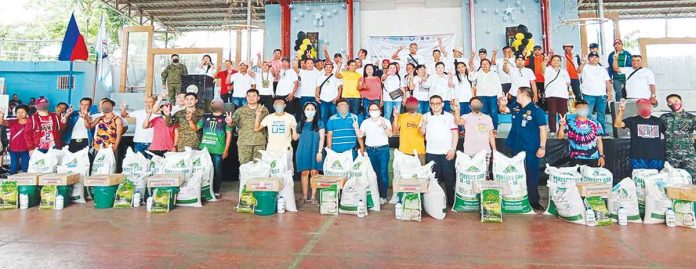 Ten New People's Army (NPA) rebels surrendered and pledged an “oath of allegiance” to the government in Guihulngan City, Negros Oriental on Dec. 26, 2022. Each was given livelihood assistance. 303RD INFANTRY BRIGADE PHOTO