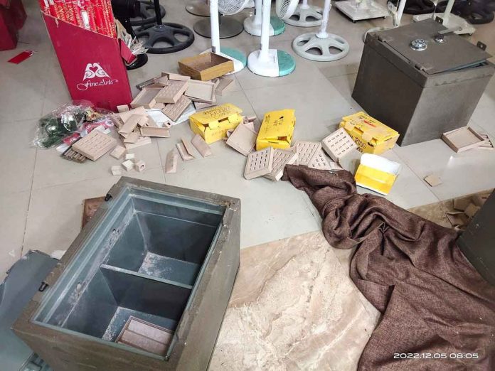 A jewelry shop and two cellphone stores were targeted in a mall ransacked in Barangay Mamhut, Balasan, Iloilo. The burglars carted away over P5 million worth of items, the Balasan police said. DYRI RMN ILOILO PHOTO