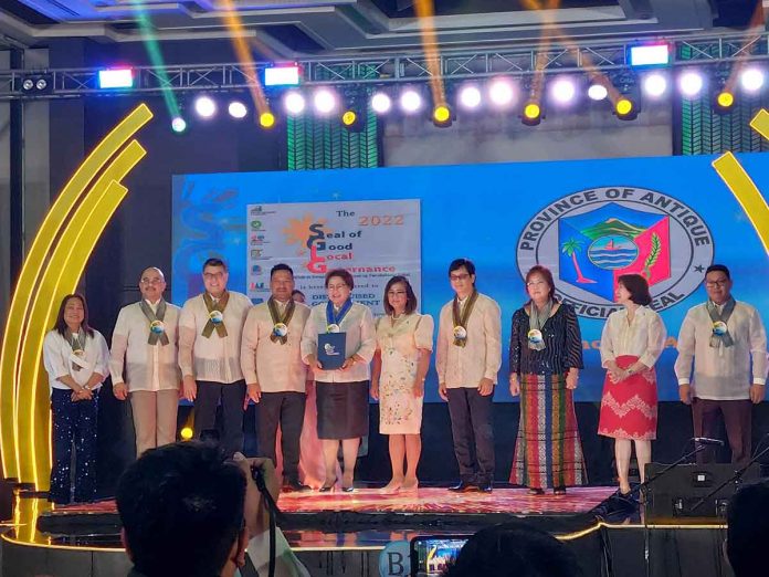 Gov. Rhodora Cadiao (5th from left) receives the 2022 Seal of Good Local Governance for the Antique provincial government from the Department of Interior and Local Government at The Manila Hotel on Dec. 15. PROVINCE OF ANTIQUE FACEBOOK PHOTO