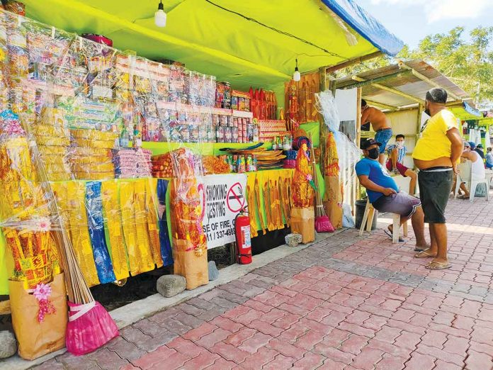 The Department of Health is relentless in its campaign for safer and healthier holidays. Instead of firecrackers that cause injuries, it is promoting alternative modes of making celebratory noise. File photo shows vendors selling firecrackers at a stall in Barangay Buhang, Jaro, Iloilo City on Dec. 20, 2021. PN FILE PHOTO