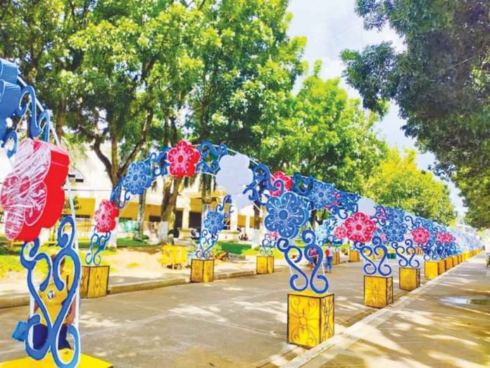 Iwag Festival in Pototan, Iloilo – which will open on Dec. 16 – will be much brighter this year, assured Mayor Rafael Enrique P. Lazaro. Photo shows a new decoration in a part of Pototan plaza. ACE. EM PHOTOGRAPHY VIA DISCOVER POTOTAN ILOILO PHOTO