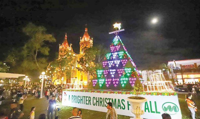 HARMONY CHRISTMAS TREE. MORE Electric and Power Corporation (MORE Power) lights up the Twin Christmas Tree – the Unity Christmas Tree in Plaza Libertad and Harmony Christmas Tree (in photo) in Molo Plaza in Iloilo City this Christmas season. These Christmas trees symbolize unity and harmony of the city government with its people and partners. JERRY TREÑAS FACEBOOK PAGE PHOTO