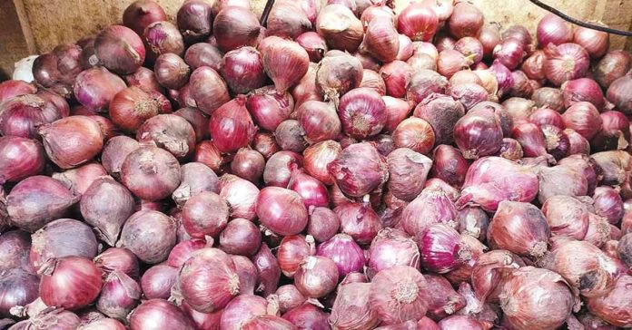 The Department of Agriculture has found out that some sellers have hiked prices of red onions to up to P300 per kilogram. PN PHOTO