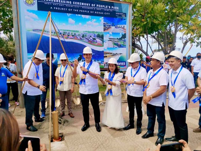 Roxas City officials led by Mayor Ronnie Dadivas break ground for the People's Park Redevelopment Project. RONNIE DADIVAS FB PHOTO