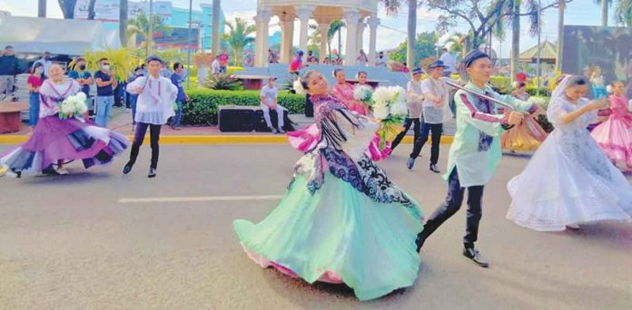 Roxas City brings back the face-to-face celebration of the Sinadya Festival. PIA CAPIZ PHOTO