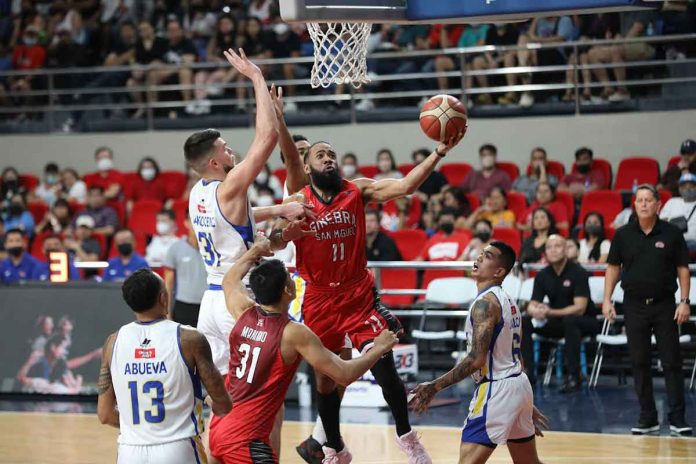 Barangay Ginebra San Miguel Kings’ Stanley Pringle splits the defense of Magnolia Chicken Timplados Hotshots for a layup. PBA PHOTO