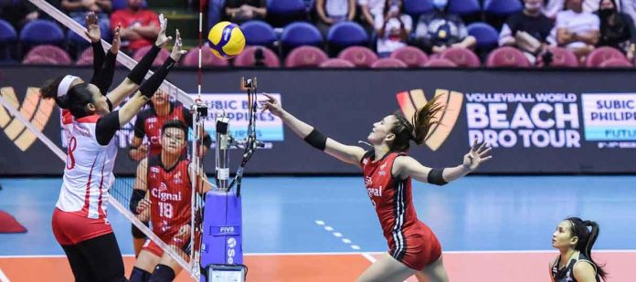 Ilongga Aiza Maizo-Pontillas of Petro Gazz Angels (in white) tries to block the shot of Cignal HD Spikers’ Rachel Anne Daquis (in red). PVL PHOTO