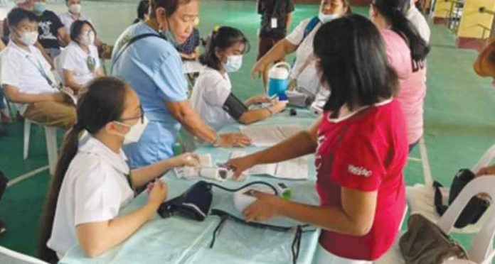 High school students of St. Joseph School-La Salle in Bacolod City undergo health screening before getting vaccinated against COVID-19 on Nov. 29, 2022. More 12-to-17-year-olds in the city are expected to get booster shots during the Bakunang Bayan: PinasLakas Special Vaccination Days from Dec. 5 to 7, 2022. BACOLOD CITY HEALTH OFFICE PHOTO