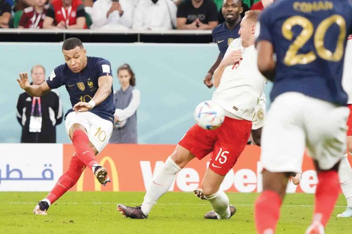 Kylian Mbappe (#10) of France shoots to score in the FIFA World Cup Qatar Round of 16 game against Poland at Al Thumama Stadium in Doha, Qatar on Dec. 4, 2022. CFP PHOTO