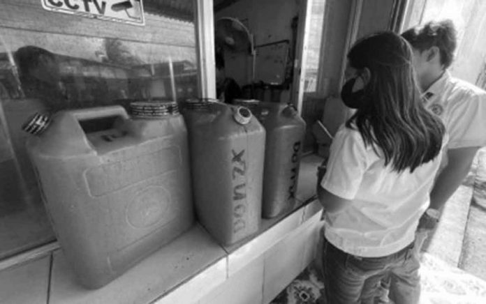 Enforcement personnel of the Bacolod City Legal Office inspect a water refilling station. PHOTO COURTESY OF PNA