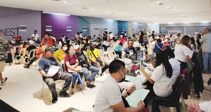 People apply for business registration at Ayala Malls Capital Central, Bacolod City, on Monday. Bacolodnons may apply online, too. MAE SINGUAY/PN