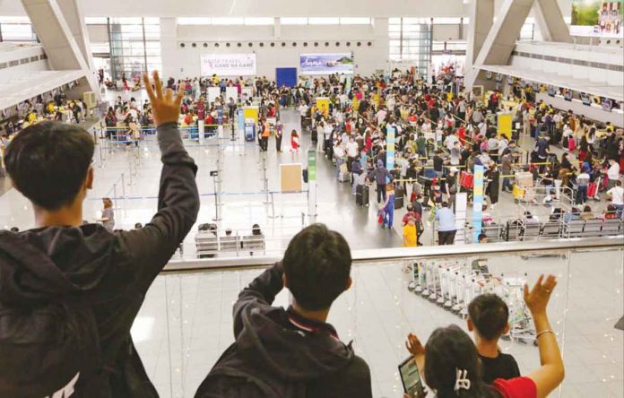 People fall in line at the check-in counters of the Ninoy Aquino International Airport Terminal 3 in Pasay City on Jan. 2, 2023. The Civil Aviation Authority of the Philippines’ Air Traffic Management Center experienced technical problems on New Year’s day affecting 65,000 passengers with the cancellation of hundreds of flights. GEORGE CALVELO/ABS-CBN NEWS PHOTO