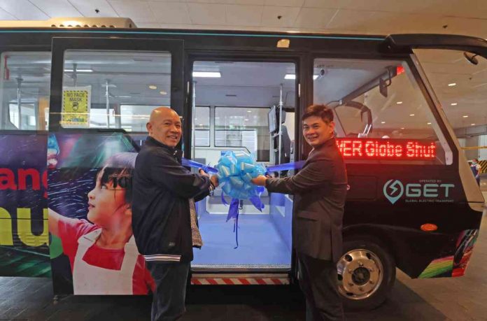 Globe Group President and CEO Ernest Cu and Global Electric Transport (GET) President Freddie Tinga launch the GET electric vehicle service for Globe employees at The Globe Tower, January 23, 2023.