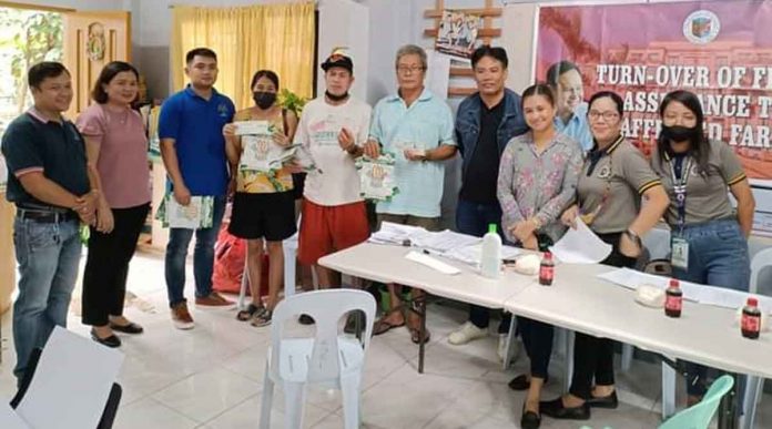 Thirty-nine African Swine Fever-affected hog raisers in Leganes, Iloilo received financial assistance from the provincial government on Tuesday, Jan. 24. OFFICE OF THE PROVINCIAL VETERINARIAN – ILOILO PHOTO