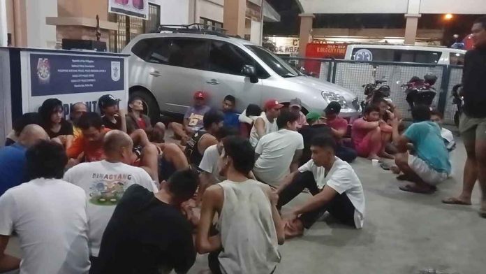 Joint operatives of the Regional Drug Enforcement Unit 6 led by Major Rommel Anicete and Mandurriao police station arrested 32 drug suspects in a drug buy-bust operation in Barangay Bakhaw, Mandurriao, Iloilo City on Wednesday night, Jan. 25. MANDURRIAO POLICE STATION PHOTO