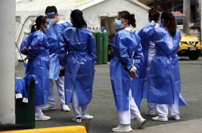 Medical workers get ready for their shift at the Santa Ana Hospital in Manila. This photo was taken in March 2021. FILE PHOTO BY MARIANNE BERMUDEZ / PHILIPPINE DAILY INQUIRER