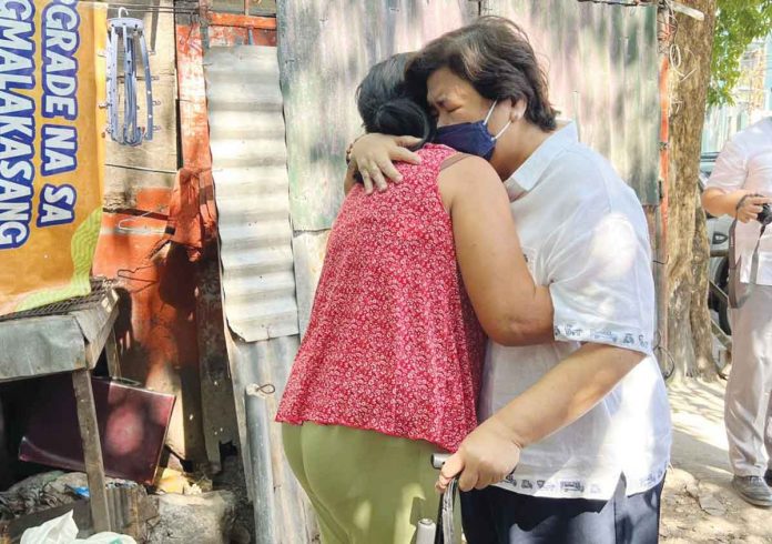 Migrant Workers secretary Susan Ople condoles with a relative of slain overseas Filipino worker Jullebee Ranara on Jan. 23. Ranara’s charred body was recovered by the Kuwaiti police at the Salmi, Al-Jarah Governorate over the weekend. PHOTO COURTESY OF DMW