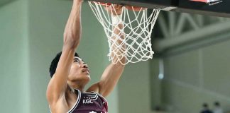 Filipino forward Rhenz Abando of Anyang KGC Ginseng Corporation scores on a two-handed dunk. KBL PHOTO