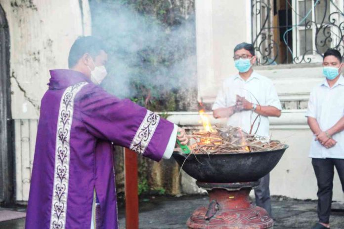 A Jaro Metropolitan Cathedral priest yesterday burned consecrated palms from last year’s Palm Sunday for tomorrow’s Ash Wednesday. JARO METROPOLITAN CATHEDRAL FACEBOOK PAGE PHOTO