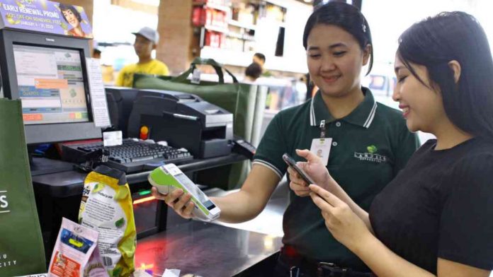 The Bangko Sentral ng Pilipinas is ready to work with the banking industry to incentivize more Filipinos to use digital payments. PHOTO COURTESY OF ASIA.NIKKEI.COM