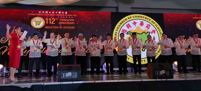 Iloilo City Lone District Rep. Julienne "Jam-jam" Baronda administered the oath of office of the new set of officers of the Filipino-Chinese Chamber of Commerce of Iloilo, Inc. (FCCCII). The induction of officers was held simultaneously with the chamber’s 112th Founding Anniversary celebration at the Iloilo Convention Center on Feb. 25. GLENDA TAYONA/PN