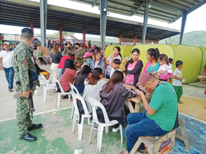 Over 700 residents of Barangay Oringao in Kabankalan City left their homes following a successive clashes between government troops and rebels. CARLO JALANDONI BOYAYOT