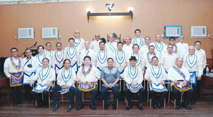 The Brethren of Kalantiao Masonic Lodge No. 187 with Iloilo Governor Arthur R. Defensor, Jr.