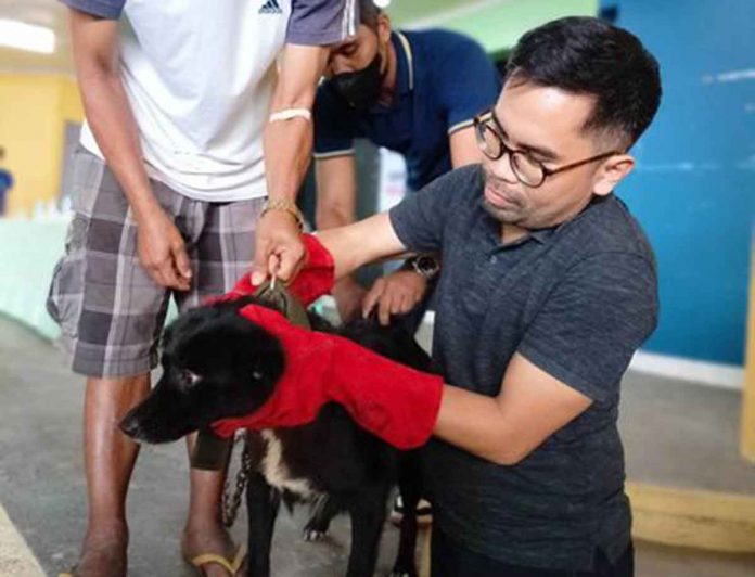 Iloilo Provincial Veterinary Office head, Dr. Darel Tabuada, led the rabies vaccination in Leon town as the provincial government kicked off its mass dog vaccination campaign on Feb. 1. PVO PHOTO