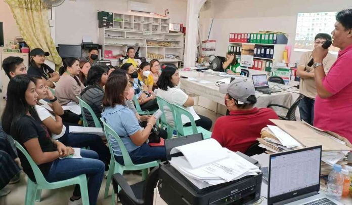 Iloilo Provincial Veterinary Office head, Dr. Darel Tabuada, led the orientation of 30 dog vaccinators from the municipality of Santa Barbara last week. OFFICE OF THE PROVINCIAL VETERINARIAN-ILOILO FACEBOOK PHOTO