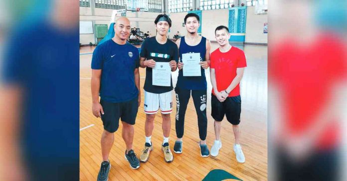 Ilonggo Jhon Rey Sumido and Ralf Olivares signed their contracts with Iloilo United Royals on Wednesday. PHOTO BY JAY JAVELOSA