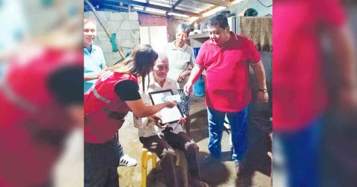 The 100-year-old resident of Jordan, Guimaras, received a P100,000 tax-free cash benefit and a letter of felicitation from the President. LGU JORDAN FACEBOOK PAGE