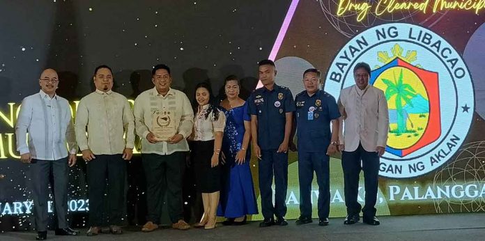 The Municipality of Libacao in Aklan received a seal of excellence as they were awarded for being a Drug-Cleared Municipality during the 2022 Regional Anti-Drug Abuse Council Performance Awards. AJ Marcelo Palcullo/PN