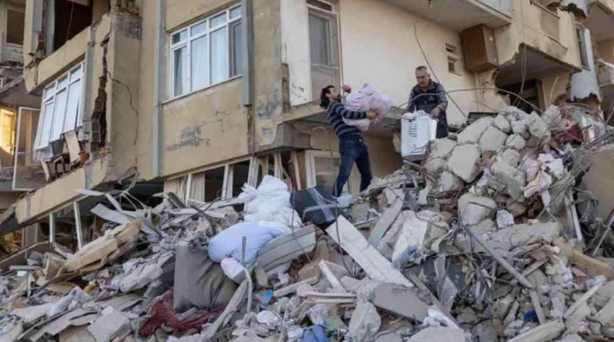 Turkey probes over 600 people for collapsed bldgs