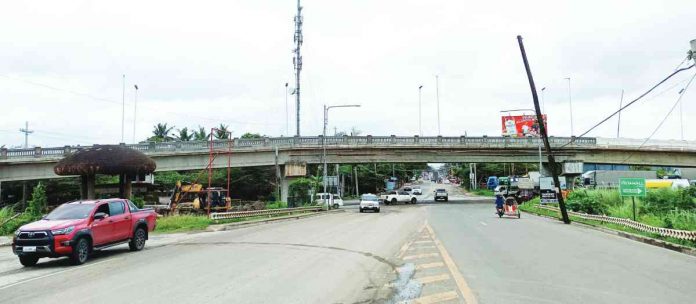 The Buhang flyover is expected to ease the traffic congestion at the intersection of the Iloilo Circumferential Road and the Iloilo-Capiz Road (new route) especially during rush hours. It will be opened to traffic on the last week of March. AJ PALCULLO/PN