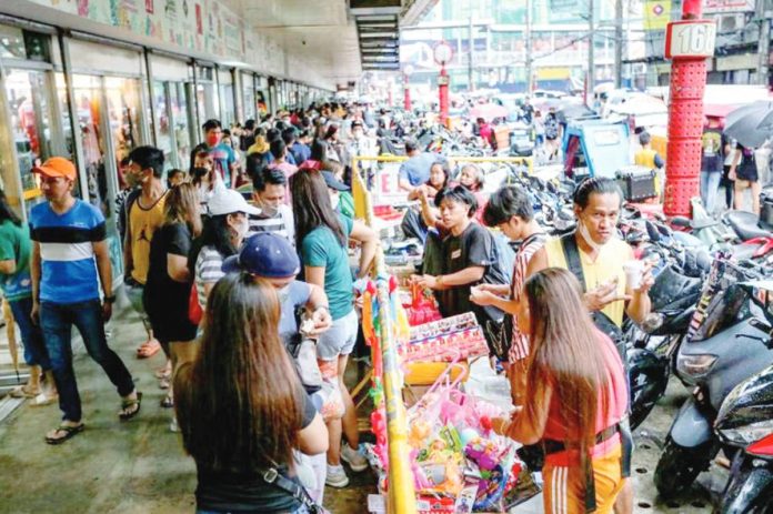 People flock to stalls and shops in Divisoria, Manila. GEORGE CALVELO, ABS-CBN NEWS/FILE PHOTO