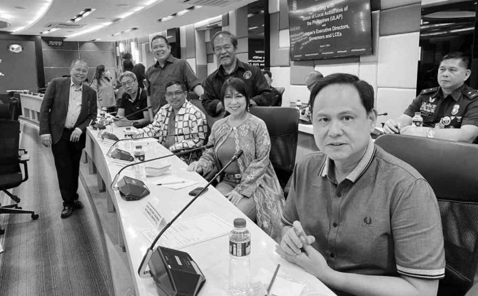 Gov. Arthur Defensor Jr. joins the meeting of the Union of Local Authorities of the Philippines, governors and other local chief executives with Philippine National Police chief, General Rodolfo Azurin Jr. and Department of Interior and Local Government secretary Benjamin Abalos Jr. at Camp Crame regarding the peace and order situation in the country on Tuesday, March 7. BALITA HALIN SA KAPITOLYO FB PHOTO