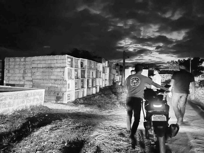 Bacolod City mayor Alfredo Abelardo Benitez inspects the Handumanan Public Cemetery on Sunday, March 19. Among the problems he observed was that part of the cemetery became a disposal site for medical waste. ALBEE BENITEZ FACEBOOK PHOTO